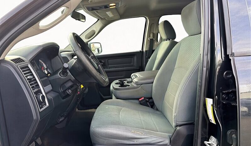 
								2017 RAM 1500 ST 4X4 full									