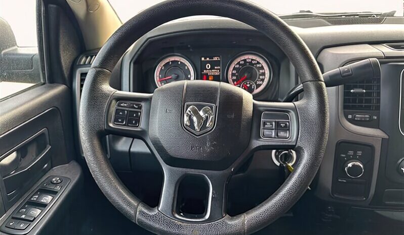 
								2017 RAM 1500 ST 4X4 full									