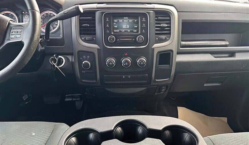 
								2017 RAM 1500 ST 4X4 full									