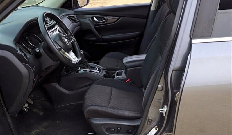 
								2018 Nissan Rogue SV AWD full									