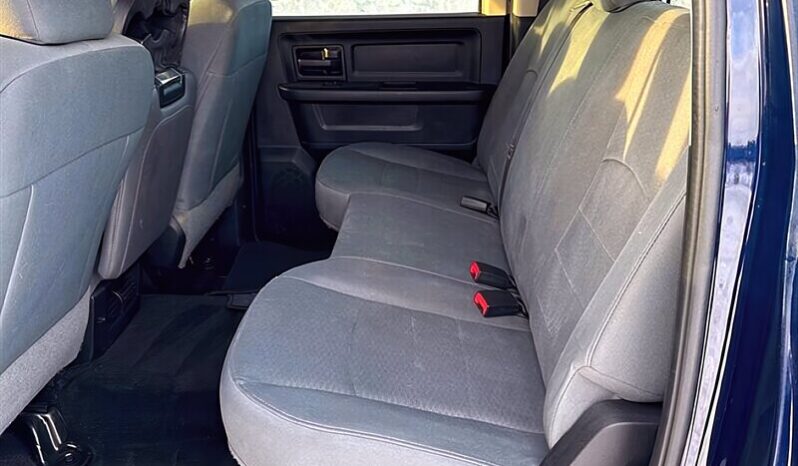 
								2017 RAM 1500 ST 4X4 full									