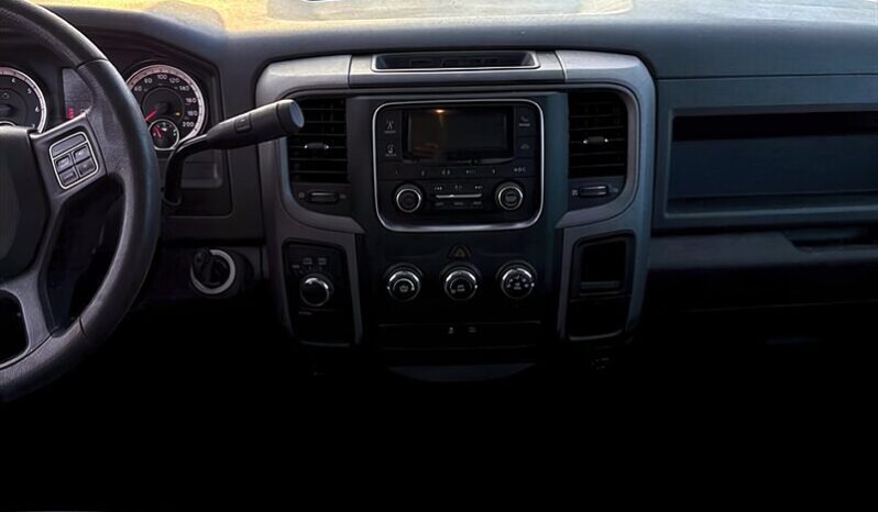 
								2017 RAM 1500 ST 4X4 full									