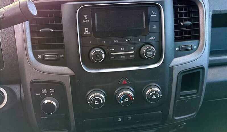 
								2017 RAM 1500 ST 4X4 full									